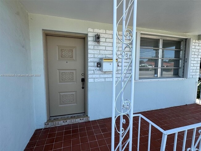 Photo - 574 E 41st St