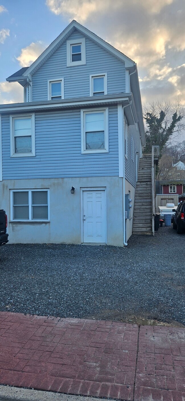 Photo - 225 Bay Ave Unit 2nd floor