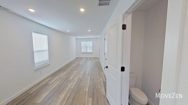 Photo - 275 Vanderbilt Rd