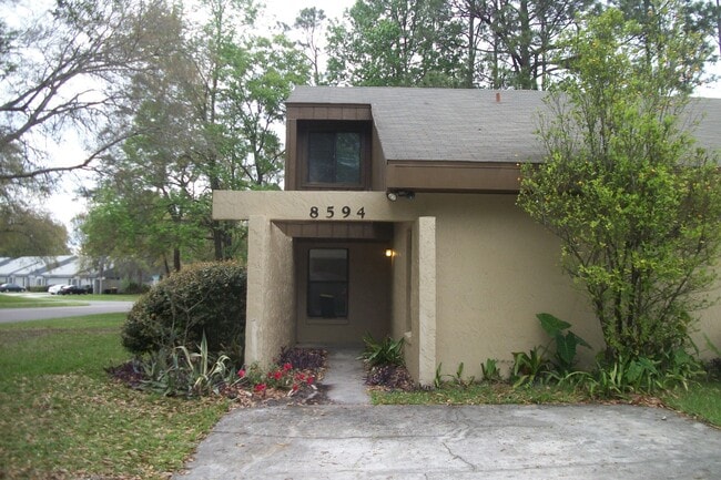 2 Bedroom 2 Bath Townhouse Near NAS Jax - 2 Bedroom 2 Bath Townhouse Near NAS Jax