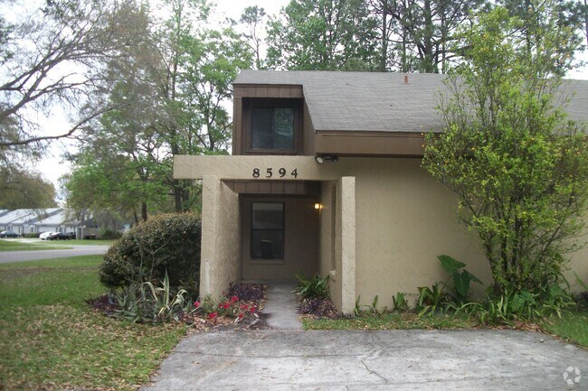 Building Photo - 2 Bedroom 2 Bath Townhouse Near NAS Jax