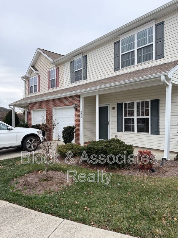 Building Photo - 832 Central Park Ave