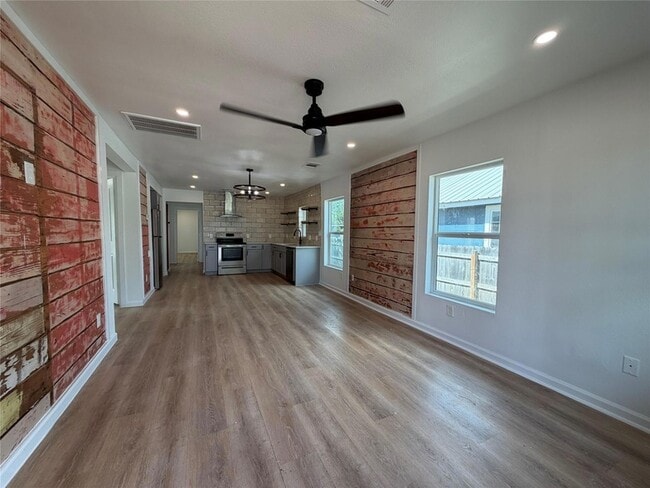 Photo - 1209 Pine St