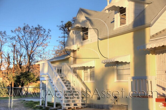 Building Photo - 207 E Graham Ave Unit C Rental