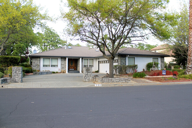 N. Vacaville Custom Home Located on a Larg... - N. Vacaville Custom Home Located on a Larg...