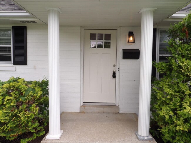 Photo - 286 Zandale Dr