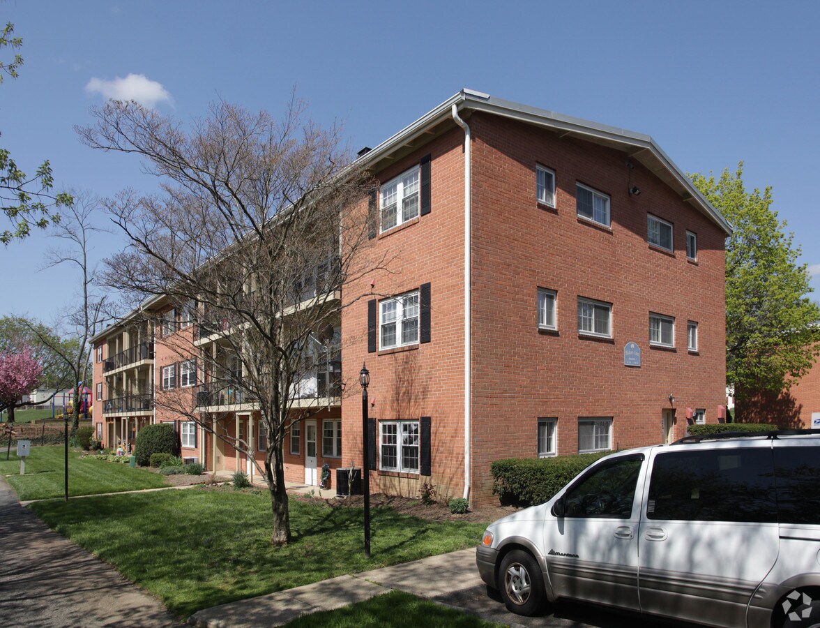 Hickory Court Apartments - Hickory Court Apartments