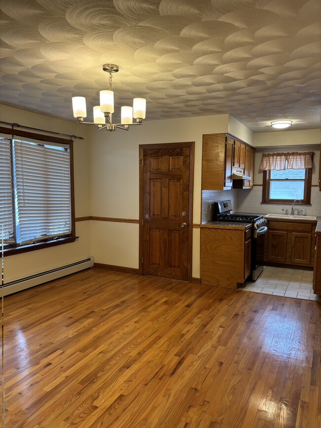 Kitchen/dining room - 84 Bellevue Ave Unit 84 Bellevue Ave