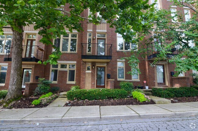 Building Photo - Portland Ave Pref Contractors Unit 2207 Portland Ave Rental