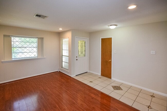 Photo - 8407 Edgemoor Dr
