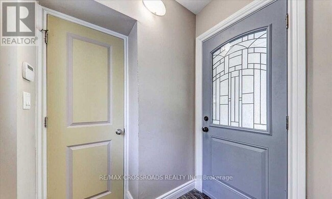 Photo - 9 Redland Crescent E