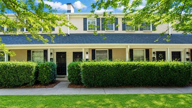 1224 Green Oaks Ln
