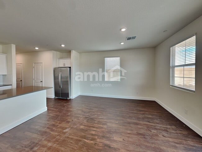 252 Yasmin Daylily Pl