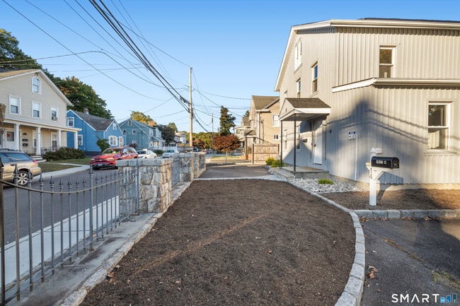 14 Plymouth Ave