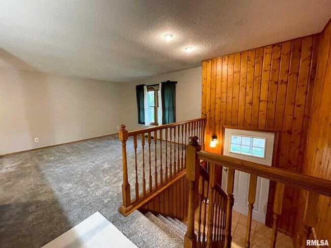 Photo - 2237 Waveland Dr