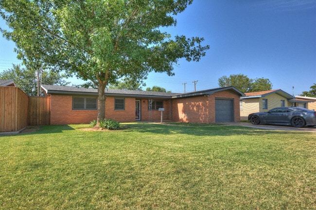 Photo - 4819 44th St