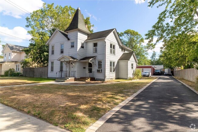 Building Photo - 32 Carman St Unit 4 Rental