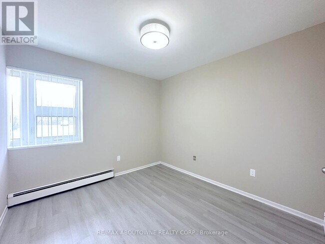 Photo - 32 Carluke Crescent
