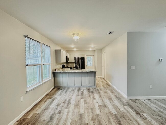 Photo - 704 E Chestnut Ave