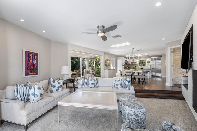 Photo - 811 Palm Trail