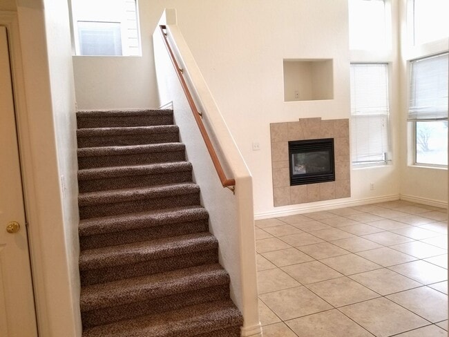 Photo - Westside 4 Bed, 2.75 Bath Townhouse w/Gara...