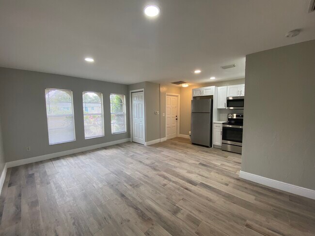 Photo - 2210 Marilyn Ln