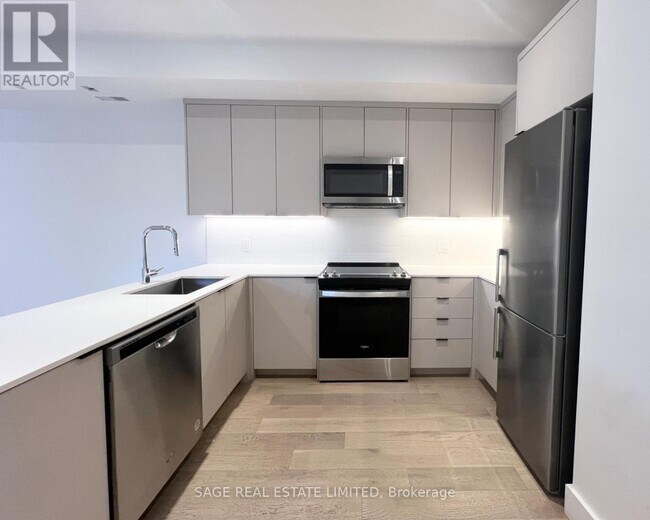 Photo - 909 Castlefield Ave Unit 2