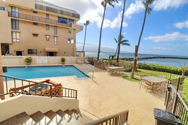Photo - Extremely RARE right on the Ocean in Maala... Unit #210