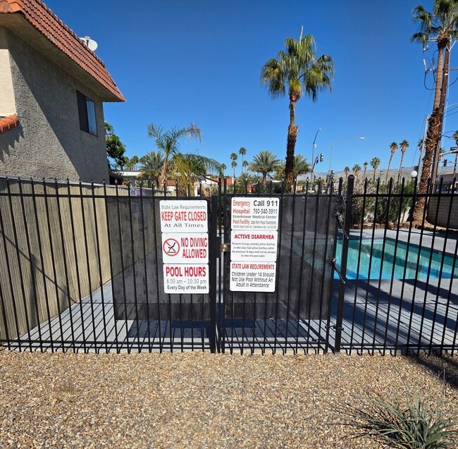 Piscina comunitaria - 33555 Date Palm Dr