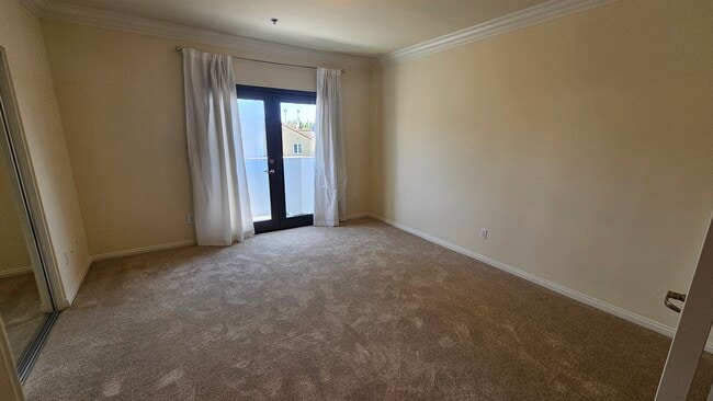 Photo - 949 N Croft Ave Unit 203