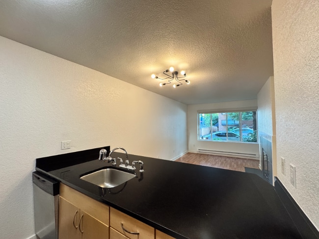 Building Photo - 840 NE 125th St Rental