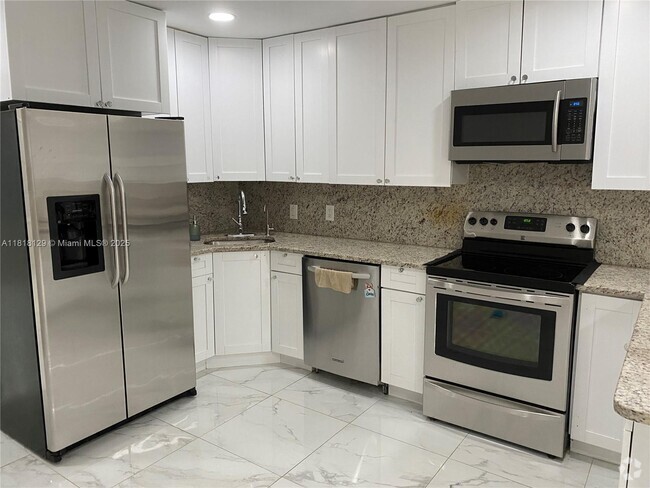 Building Photo - 7761 NW 42nd Pl Rental