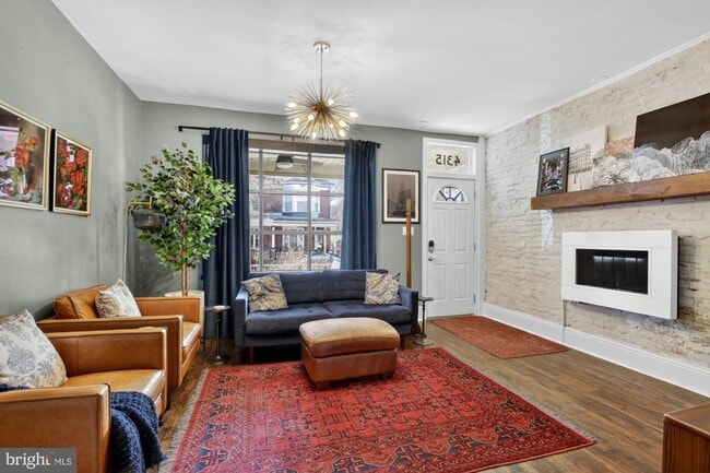 Photo - 4315 Lauriston St