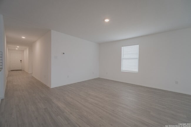 Photo - 2737 Green Finch