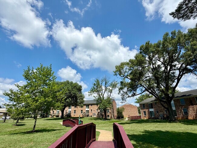 Brandon Ladd Apartments & Townhomes