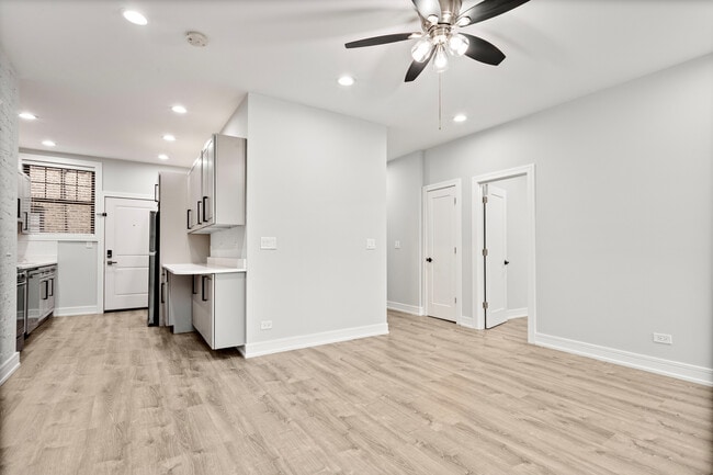 Photo - 1066 W Glenlake Ave Unit 1