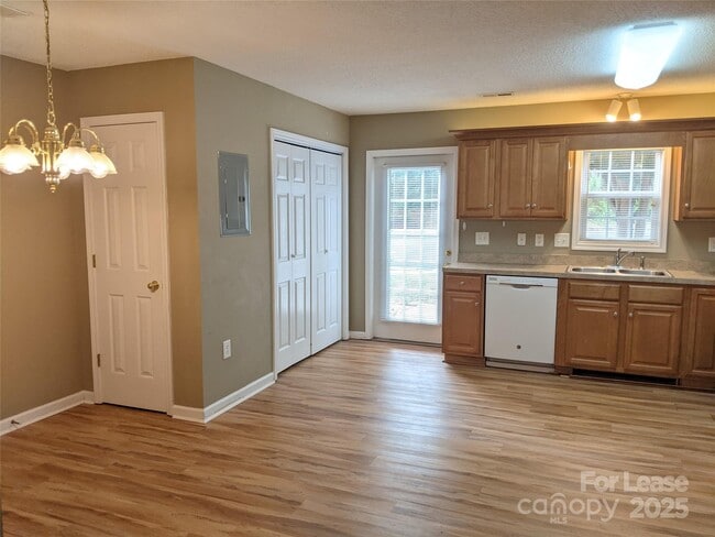 Photo - 140 Locomotive Ln