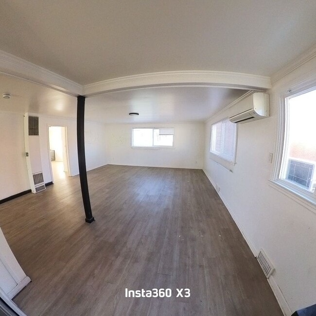 Building Photo - Auburn Commercial Unit Apt - Upstairs