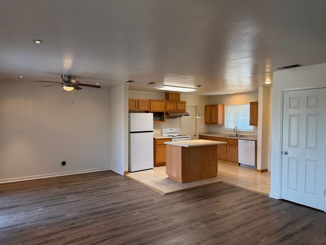 7109 Thomas Dr