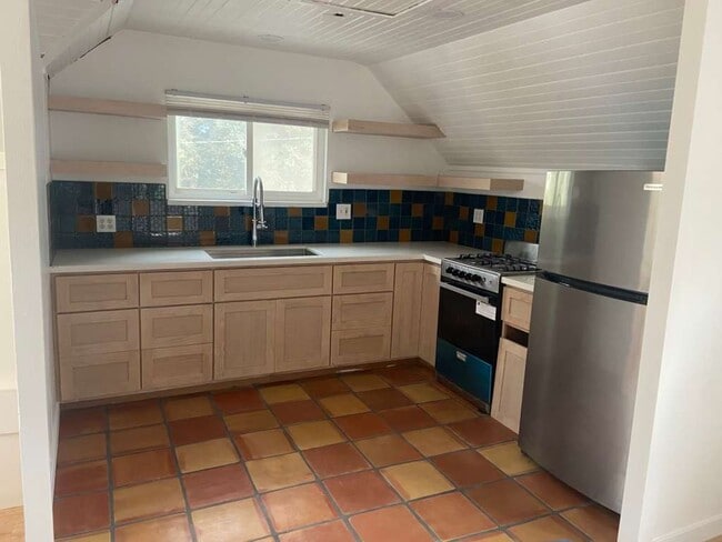 Photo - 822 Orange Ave Unit A