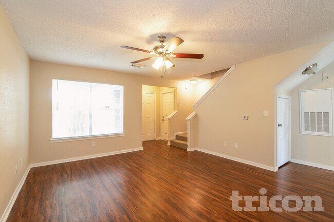 Photo - 3250 Kelling St