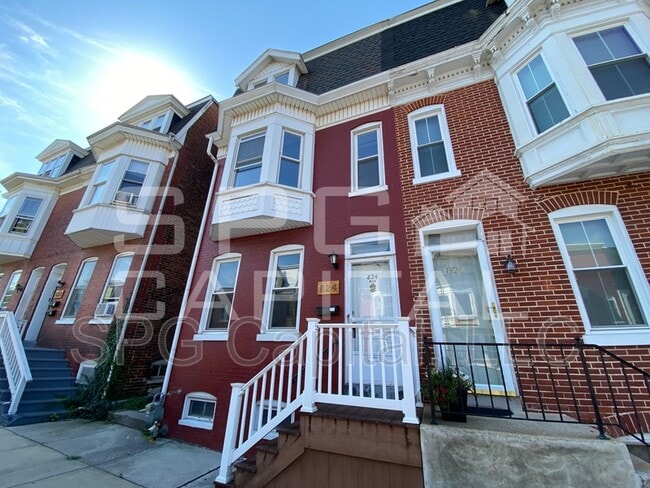 Building Photo - 824 W Princess St