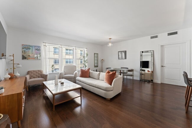 Building Photo - 10 Byron Pl Unit 504