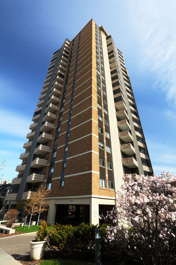 Photo - Summit House West