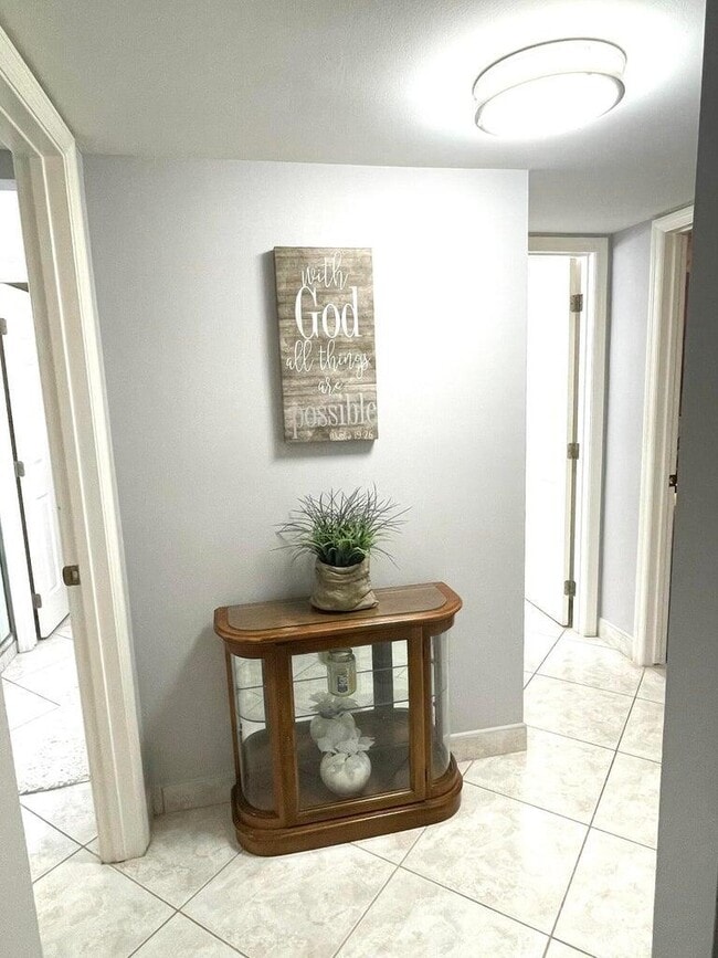 Photo - 1714 Consulate Pl Unidad 101