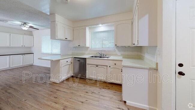 Building Photo - 1452 Victor Ave Rental