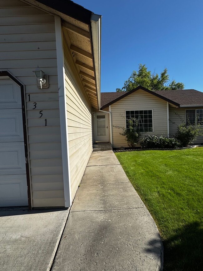 Photo - Fully Renovated Home in Crossroad Neighborhood!