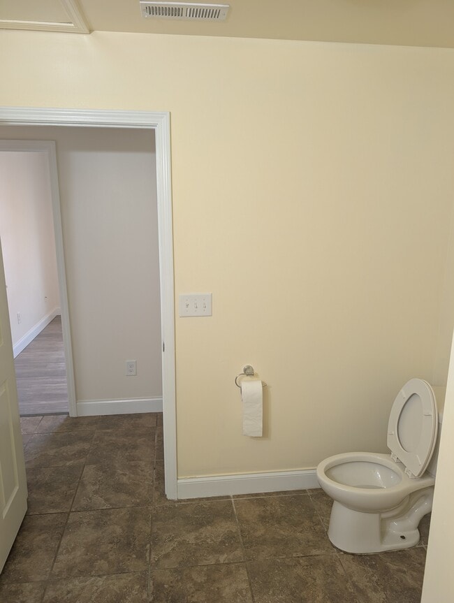 Photo - 200 Lackey St