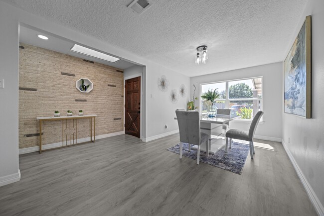 Photo - 1109 Moody St