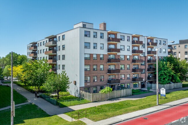 Photo - 3111 Eglinton Ave E